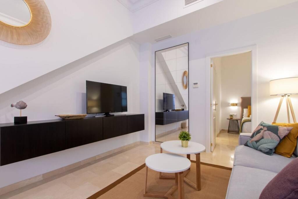 Mumu Luxury Suite Lirio Севилья Экстерьер фото
